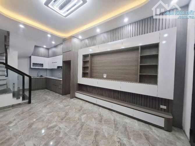 ĐÀM QUANG TRUNG – BÁT KHỐI LONG BIÊN – 5 TẦNG – 6.8 TỶ – NHÀ ĐẸP Ở NGAY]
