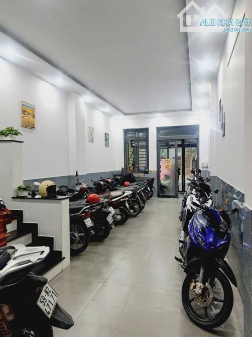NHÀ CHDV DÒNG TIỀN CAO- HẺM TO- GIÁ TỐT- BÁN CHDV 80M2-4 TẦNG-HẺM 8M-LÝ THƯỜNG KIỆT TÂN BÌ