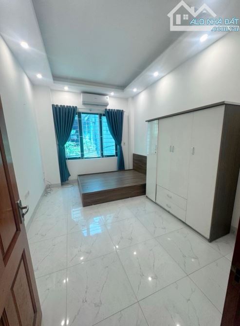 Hơn 6 tỷ. Mỹ Đình, 35m2, 5 tầng dân xây,gần ô tô, ngõ nông. Cực độc tàm phân khúc.