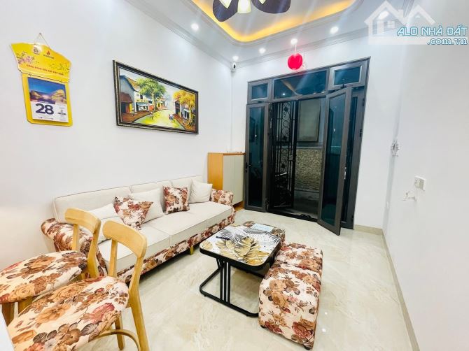 2.	💎 Đất tặng nhà 3 tầng – 43m² Hoàng Liệt – 7m ra ôtô – sổ đẹp, giá chỉ 5.56 tỷ 💎