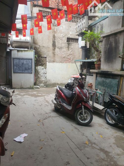 CHỈ 139 TR/M2 - 38M2 ĐẤT - THỰC TẾ 40M2 - 35M RA Ô TÔ - NGÕ CHỢ KHÂM THIÊN - ĐỐNG ĐA