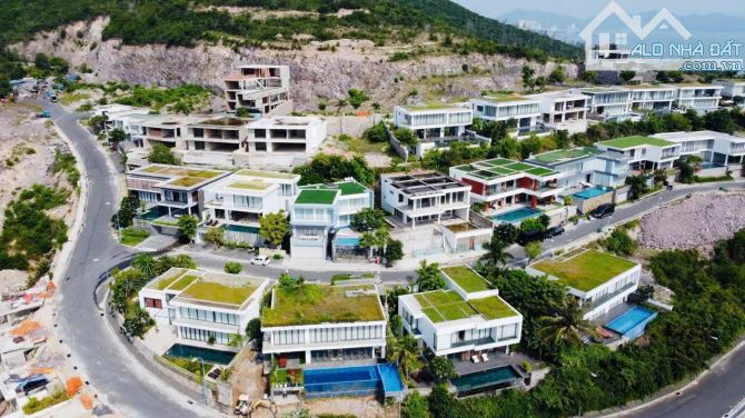 biệt thự anh nguyễn nhìn trực toàn vịnh vinpeal nha trang