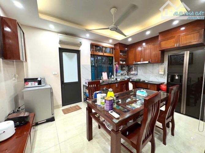 Giảm 2 tỷ bán nhanh nhà phân lô Ngô Thì Nhậm , vỉa hè rộng . Dt 55/60m, 5 tầng giá 16,x tỷ