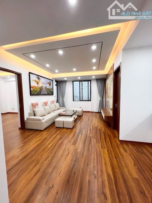 CHUNG CƯ DỊCH VỌNG – 120M² – 3 NGỦ – TẦNG TRUNG – VIEW TRẦN THÁI TÔNG – Ở NGAY - ĐỦ ĐỒ