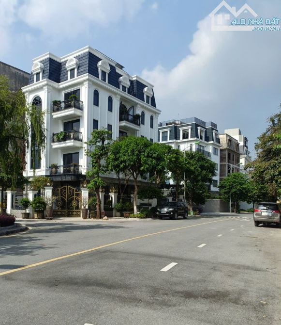 Biệt thự ĐL Lideco 288m2 - 5 tầng, Thang máy, NT Cực VIP, giá 41,5 tỷ