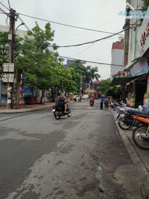 LÔ GÓC - MỚI KEENG -THANG MÁY ÔTÔ VÀO NHÀ GIÁ RẺ