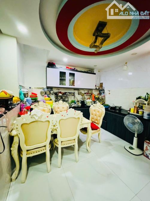 KÈO THƠM HẼM 🛺 1 SẸC KHU ĐƯỜNG SỐ 4 TẦNG ĐÚC- NỞ HẬU HƠN 4M DÀI 10 MÉT - 10