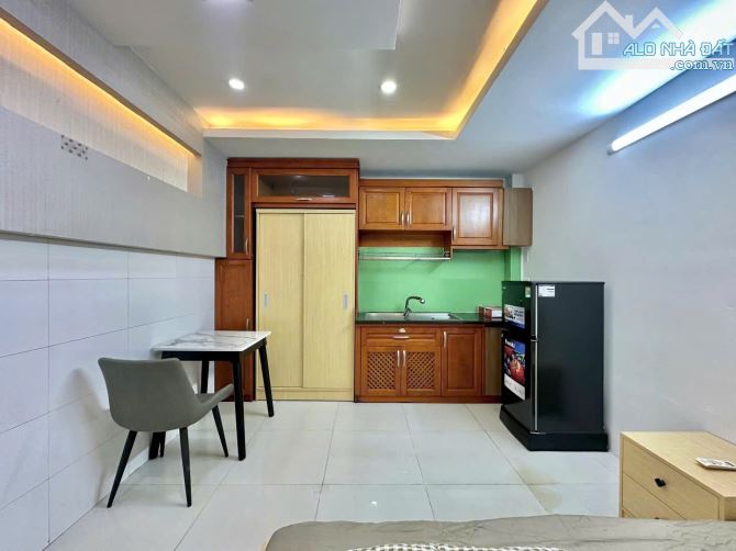 Bán CHDV Quận 5 - Hẻm xe hơi - 5 tầng - 7 phòng - thu nhập 360tr/năm - 10