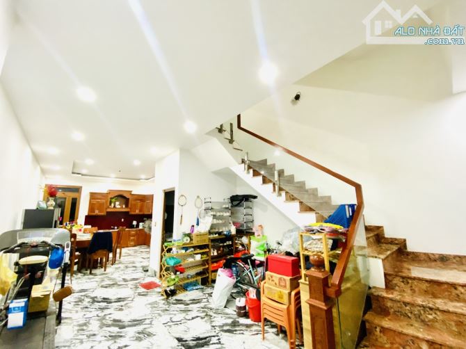 Nhà 4 Tầng Mới Đẹp 157m2, Đường 10m, 4PN, Gần Phú Mỹ Hưng, ĐH RMIT, Sổ Hồng Riêng. Chỉ 11 - 10