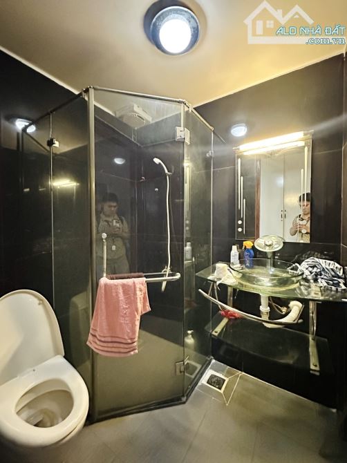 BÁN NHÀ QUẬN 10 - HẺM 5M - 6 TẦNG - Ở - KINH DOANH - 11