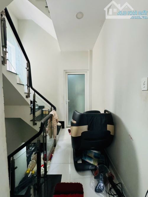 KÈO THƠM HẼM 🛺 1 SẸC KHU ĐƯỜNG SỐ 4 TẦNG ĐÚC- NỞ HẬU HƠN 4M DÀI 10 MÉT - 11
