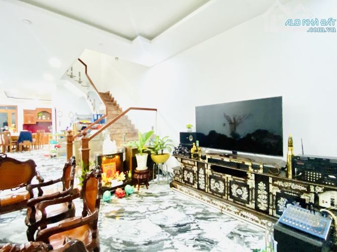 Nhà 4 Tầng Mới Đẹp 157m2, Đường 10m, 4PN, Gần Phú Mỹ Hưng, ĐH RMIT, Sổ Hồng Riêng. Chỉ 11 - 11