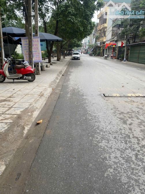 Bán nhà phố Thượng Thanh 35m2- 6 tầng- 4 phòng ngủ- 8 tỷ, thang máy, gần ô tô - 8