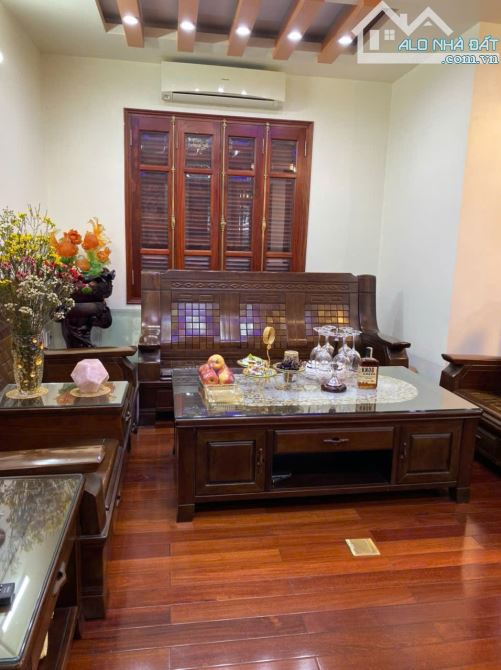 Bán căn biệt thự 4 tầng đẹp tại Văn Cao khu vực đông dân cư - 1