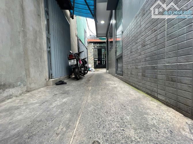 SÁT MẶT TIỀN Q4 NGANG 5.5 DÀI 3.5  ĐÚC BÊ TÔNG CÓ 2 TỶ - 1