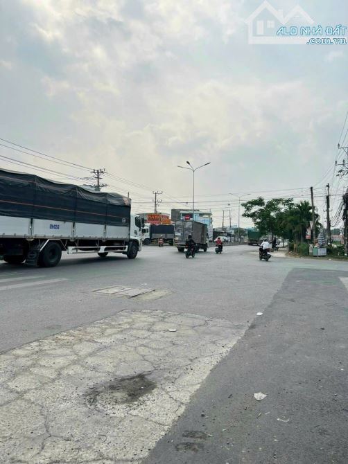 Bán Đất Tặng Cây Xăng & Kho bãi Mặt Tiền QL1A, Bến Lức, Long An - 1