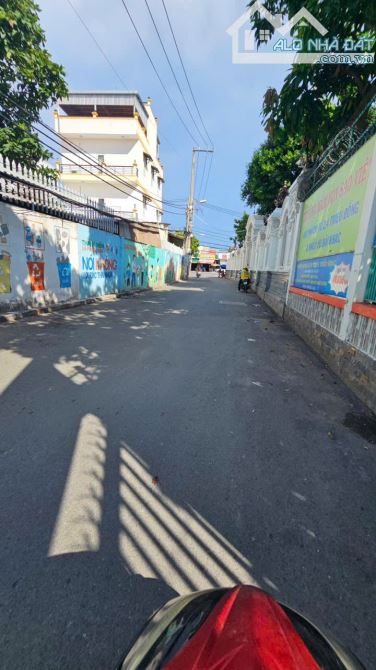 Mã căn:PK009 Nhà cấp 4 có 2 mặt tiền hẻm 6m ra Phạm Hữu Lầu. Diện tích: 159m2. Giá chỉ:8.9 - 1