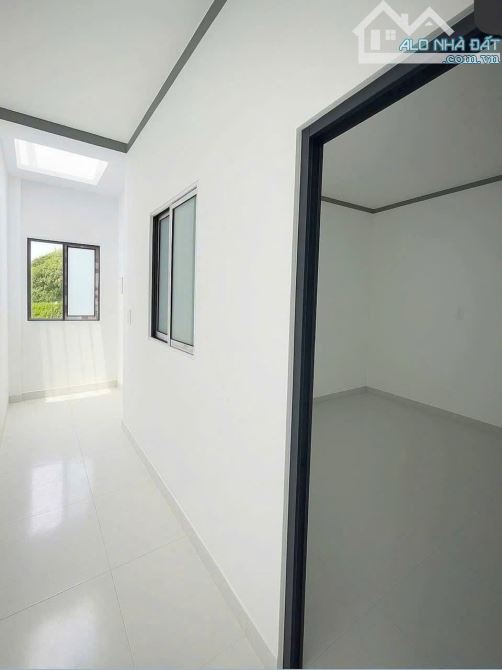 Nhà trệt lửng mới xây gần ngã 3 đèn vàng đồng khởi công ty changshin - 1