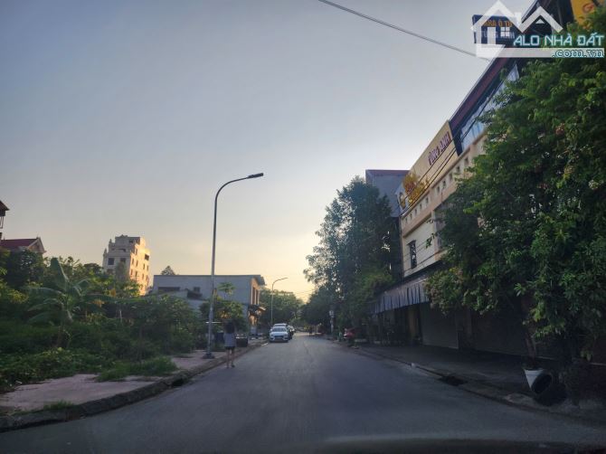 Bán lô đất giãn dân Bò Sơn 2 mặt Triệu Việt Vương dt 73.2m2 mt 4.25m hướng TB .Giá 9.1 tỷ - 1