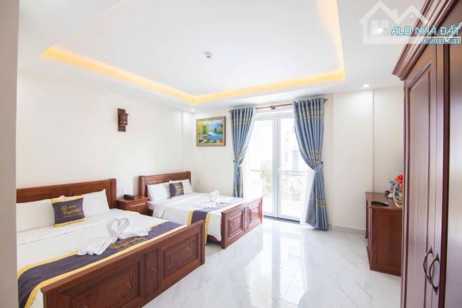 BÁN KHÁCH SẠN VIP 50 PHÒNG NGAY BIỂN BÃI SAU - HẦM ĐI BỘ - NGANG 10 DT 295M2 - 1