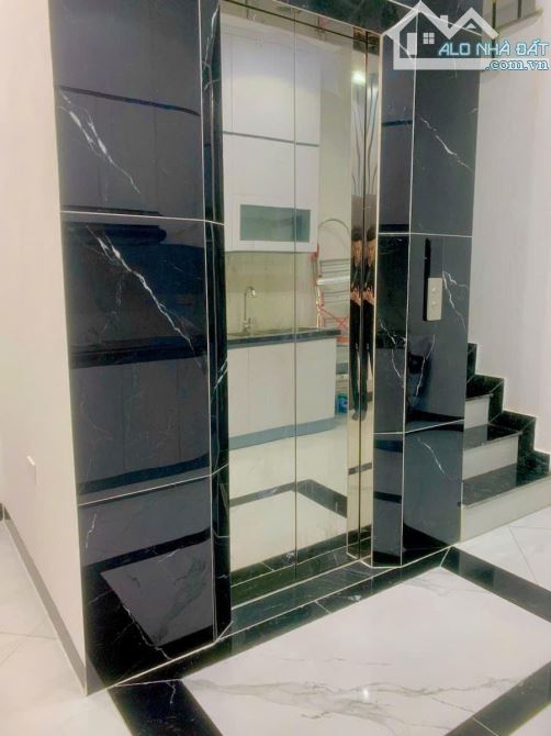 Siêu phẩm Khương Đình , thang máy , lô góc, sổ đỏ nở hậu, 36m giá 9,5 tỷ - 1