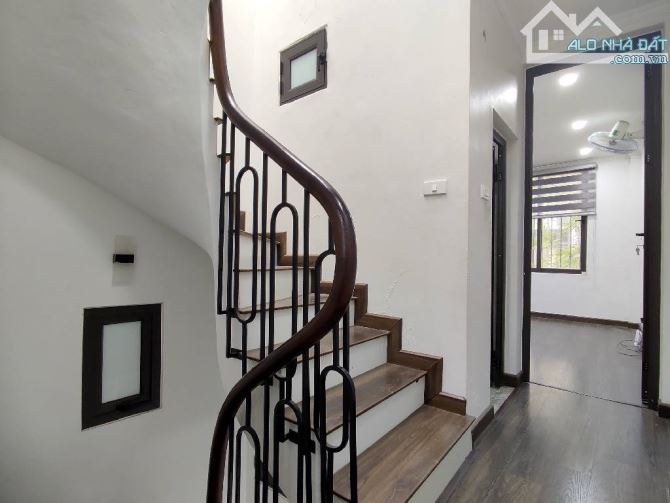 Cần Bán Gắp Nhà Nguyễn Đức Cảnh : Vị Trí Đẹp - Ngõ Thông Ba Gác - Vài Bước Ra Ô Tô - 1