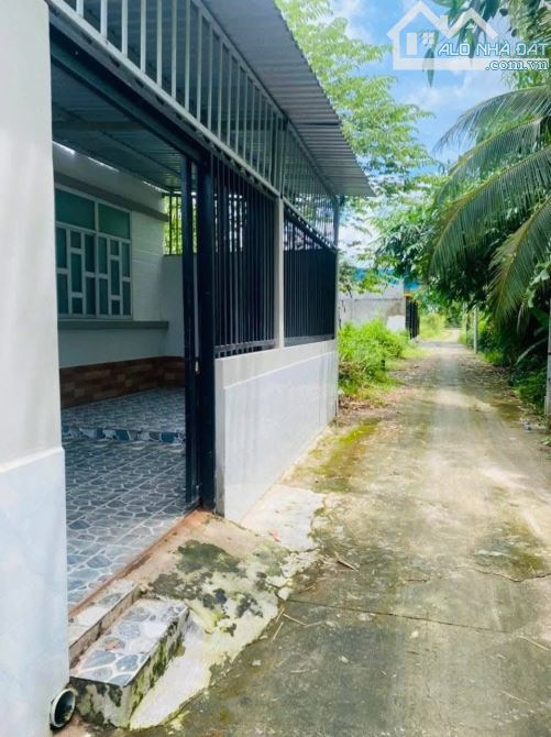 Đang kẹt tiền ! Cần bán gấp căn nhà cấp 4 ở 1 / Tân Hiệp 14 , Hóc Môn 102m2 SHR giá 925TR - 1