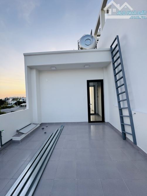 Siêu Phẩm Căn Hộ Dịch Vụ - Mã Lò Giáp Tỉnh Lộ 10 - Tên Lửa 4 Tầng 64m2 - Giá 5,5 Tỷ - 1