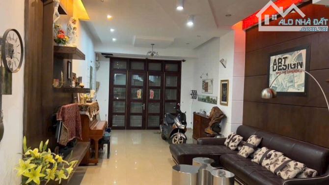 Bán Nhà 1 Trệt 2 Lầu gần Chợ Bửu Long, cách đường Nguyễn Ái Quốc vào chỉ 200m - 1