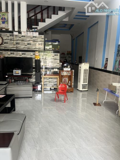 Bán nhà 2 Tầng Dĩ An,SHR đường 02 xe hơi,gần chợ Tân Bình,TPHCM mới - 1