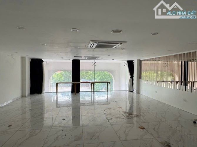 MẶT PHỐ TRẦN VỸ – TÒA NHÀ 9 TẦNG + HẦM, VỈA HÈ 9M, KD ĐỈNH 120m² × 10 tầng × MT 8m – 90 tỷ - 1