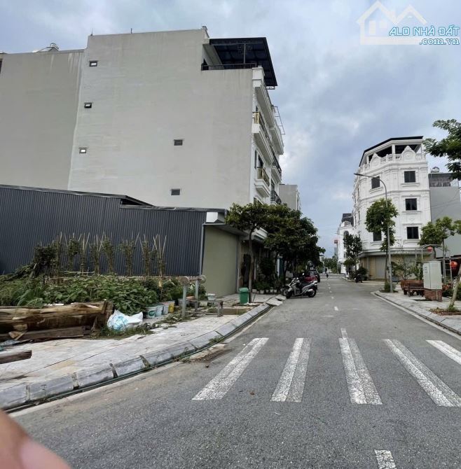 Bán đất đấu giá Đông La, 85m2, lô góc 2 mặt phố chính, vỉa hè rộng, kinh doanh đẳng cấp - 1