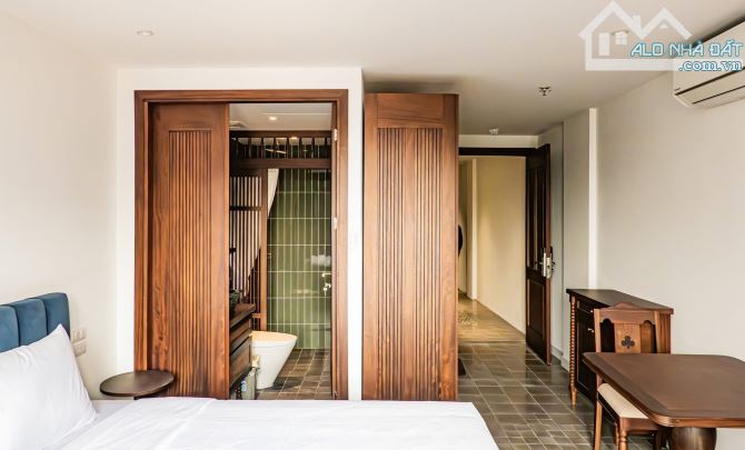 Bán khách sạn mặt phố Nguyễn Khuyến - Vị trí hiếm - Gần Hồ Gươm- 9 tầng thang máy - 3x Tỷ - 1