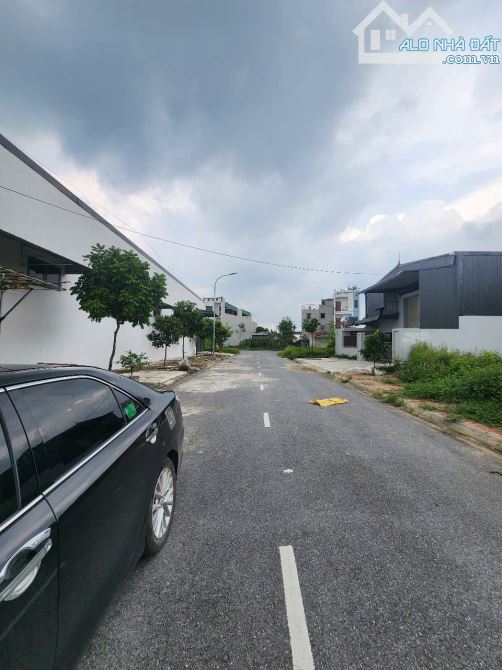 Cần bán lôbiệt thự Ngô Xá  xã Phật Tích . Tiên Du. dt 180m2 mt 12m hướng đb giá báo 5.7 tỷ - 1
