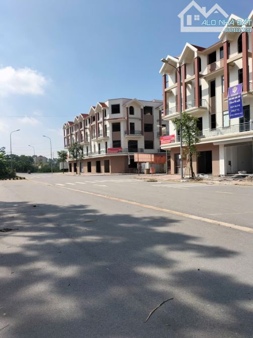 Bán nhà xây thô 4 tầng có sổ hồng -Vạn Phúc- Vạn An,BN. Đường trước nhà 30m. Giá êm nhất - 1