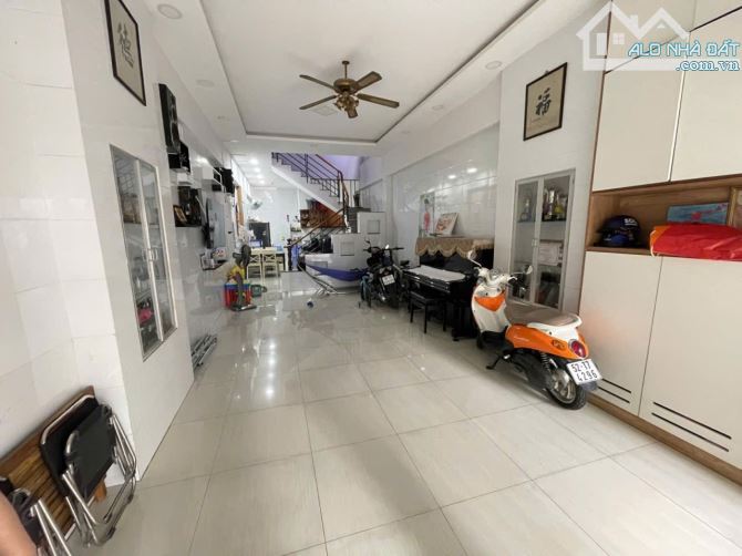 Quận 7 - Nhà 2 tầng xe hơi đậu trong n.hà – gần chợ Lý Phục Man – đối diện KDC Nam Long - 1