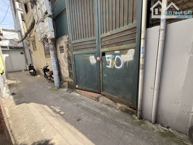 Chủ cần bán gấp nhà c4 phố ngọc thụy ngõ nông gần ô tô tránh - 1