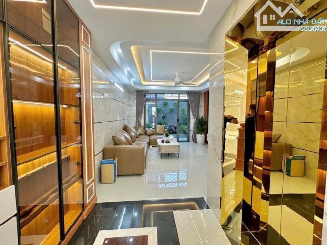 Nhà mới ở ngay 5 tầng, Thang máy nhập khẩu, 62m2,hẻm xe hơi, Huỳnh Tấn Phát, Bình Thuận Q7 - 1