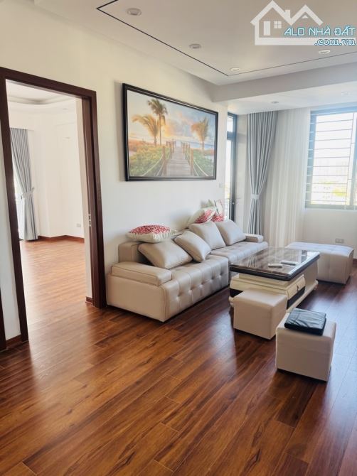 Bán căn hộ Trung Kính, 3 ngủ, căn góc, nhà đẹp, tặng full nội thất - 1
