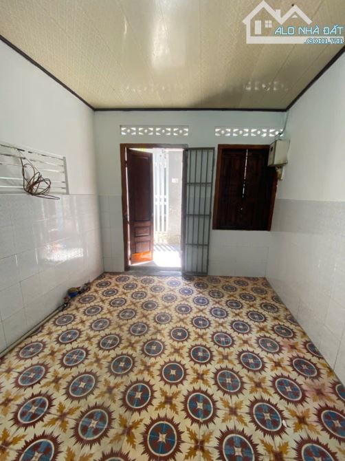 chỉ 980 triệu có ngay nhà 1 trệt 1 lầu sổ hồng trao tay ngay TTTP. gần chợ Phương Sài. - 1
