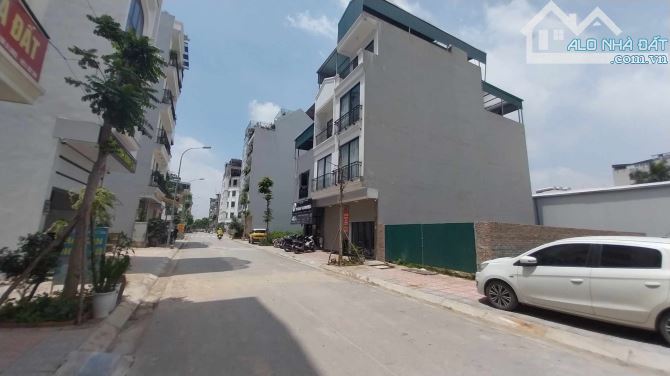 Đất Phân Lô Tái Định Cư Ngọc Thụy, Long Biên, 80m2, MT5.6m, Vỉa Hè, Kinh Doanh, Ô tô Tránh - 1