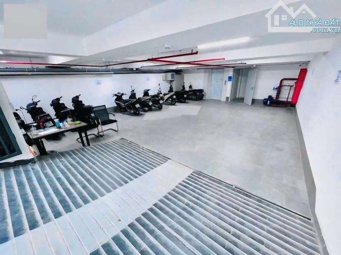 Bán toà văn phòng Trần Thái Tông 8.5mMT 132m2 85 tỷ 200 triệu/tháng - 1