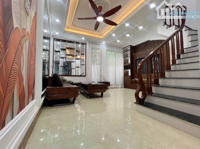 CẦU GIẤY 8 TỶ 650-35 M-6 TẦNG 3 NGỦ FULL NỘI THẤT Ô TÔ TRÁNH 10M - 1