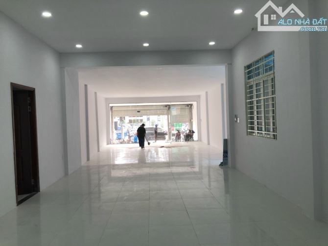 BÁN GẤP NHÀ MT -  152M2 - C4 - ĐANG CHO THUÊ 40TR/T - THẠNH LỘC - QUẬN 12. CHỈ 17, 5 TỶ. - 1