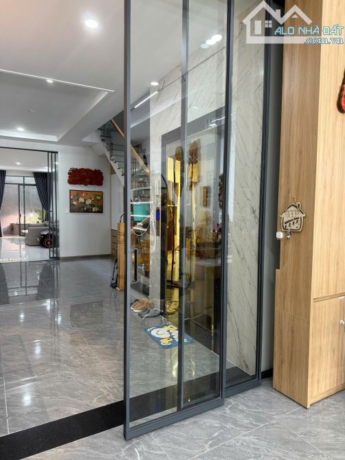 Bán nhà 5 tầng có thang máy ngày trung tâm phố Biển Nha Trang - Đường Trần Nguyên Hãn. - 1