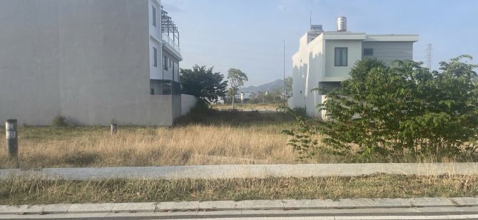 BÁN LÔ BIỆT THỰ KỀ GÓC – MỸ GIA GÓI 7 • Vị trí: Trục đường thông ra gói 8 & gói 5 - 239m2 - 1
