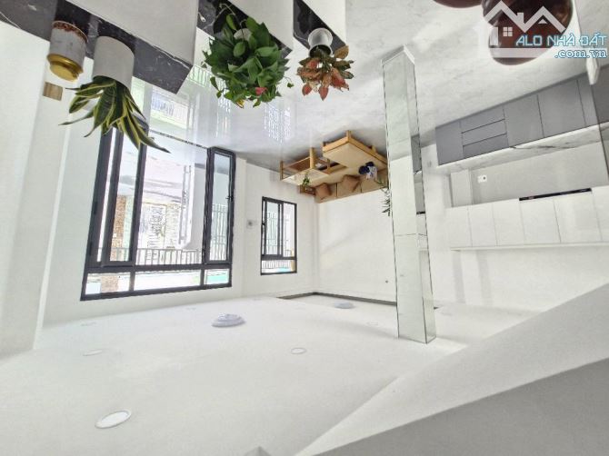 Hxh né -nhà đẹp - 3 tầng - 50m2 (5,7x9m) – Đ. Nguyễn Văn Giáp- Quận 2- chỉ 6,7 tỷ TL - 1