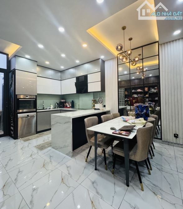 NGAY TÂN PHÚ - DIỆN TÍCH LỚN - NHÀ SIÊU ĐẸP - NGANG BỀ THẾ - 2 TẦNG - NGANG LỚN 5M - DT 11 - 1