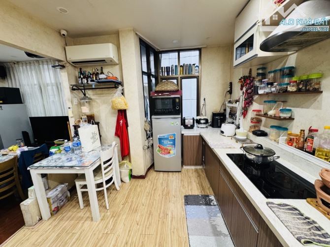 QUẬN 1, ĐƯỜNG NGUYỄN THỊ MINH KHAI. NHÀ 5 TẦNG NGANG HƠN 6M, GẦN 40M2 HẺM 1SẸC. 10,8 Tỷ - 1
