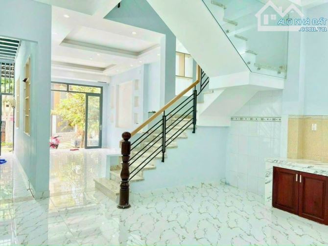 Nhà 2 tầng (5x15) mặt tiền đường số 1 sát đường Phạm Hữu Lầu Phú Mỹ Q7 chỉ 12.49 tỷ - 1